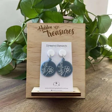 Hidden Treasure Dangle Blue/white flower